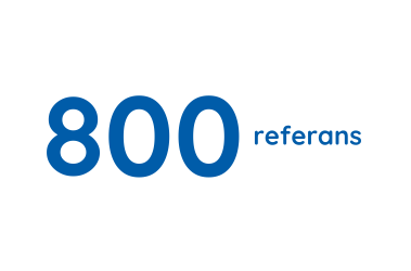 800 références